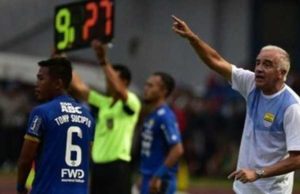 Pelatih Persib Bandung Kecewa Anak Asuhnya Terlalu Banyak Kehilangan Poin