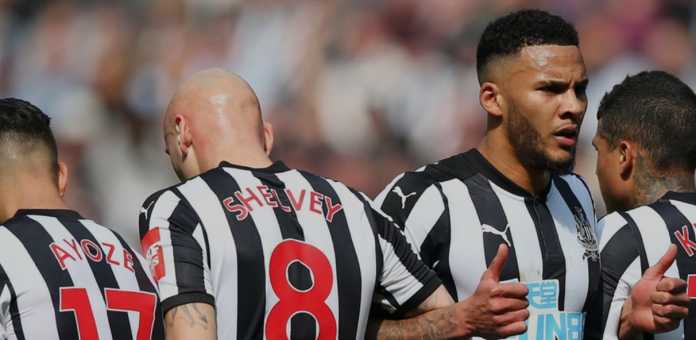 Bek Newcastle Tak Tertarik Perkuat Chelsea Atau Arsenal