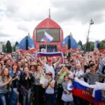 Para Suporter Sambut Meriah Timnas Rusia di FIFA Fan Fest