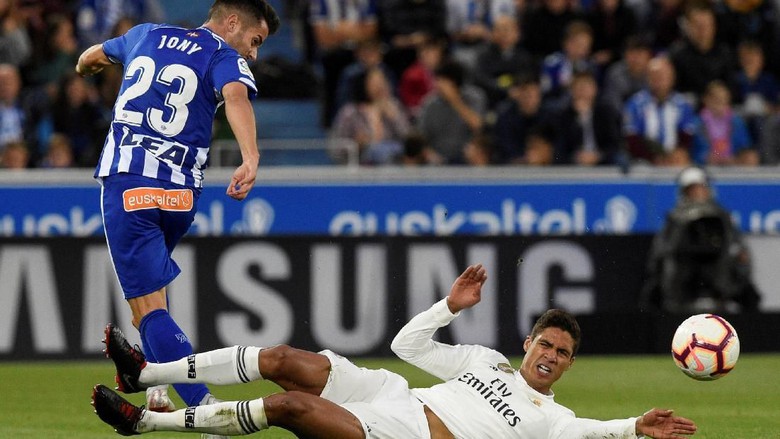 Varane Kecewa Madrid Dikalahkan Alves