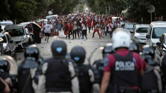 Simpatisan River Plate Disusupi Mafia Terkait Penyerangan Bus Boca Juniors