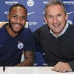 Sterling Menandatangani Kontrak Baru Selama 3 Tahun di Manchester Biru