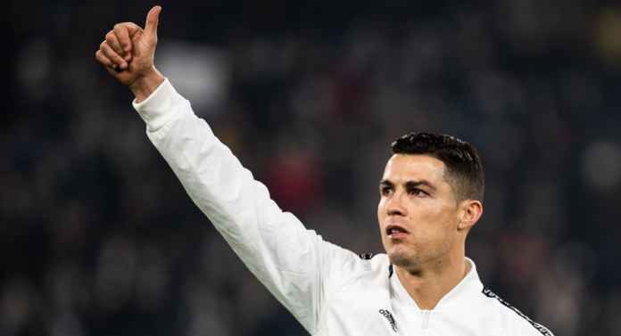 Ronaldo Berlibur Sambil Melakukan Tindakan Nyeleneh